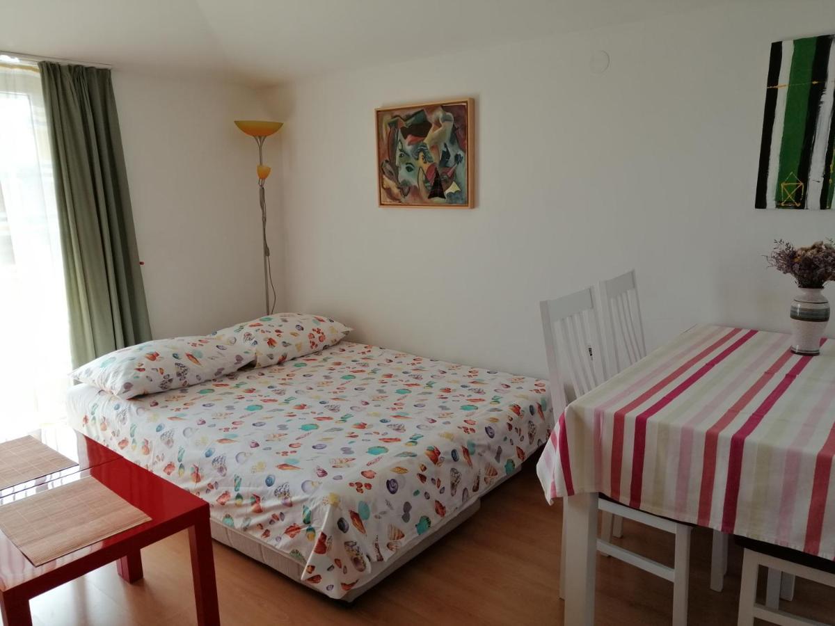 Apartment Mladen *
